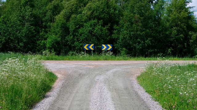 Etiska modeller kan hjälpa oss att välja vilken väg vi ska ta i olika situationer.