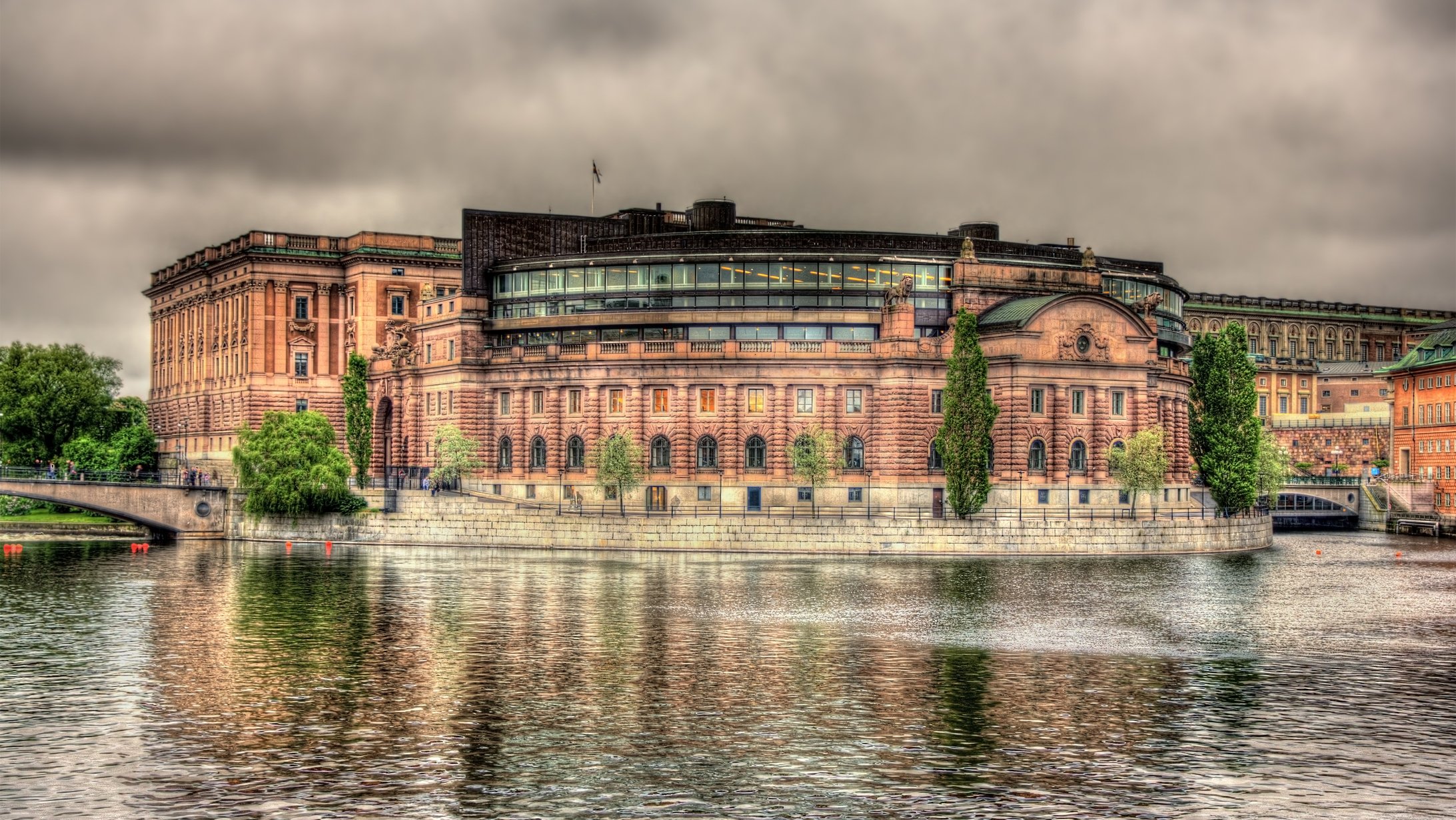 I riksdagshuset fattas beslut som gäller hela Sverige.